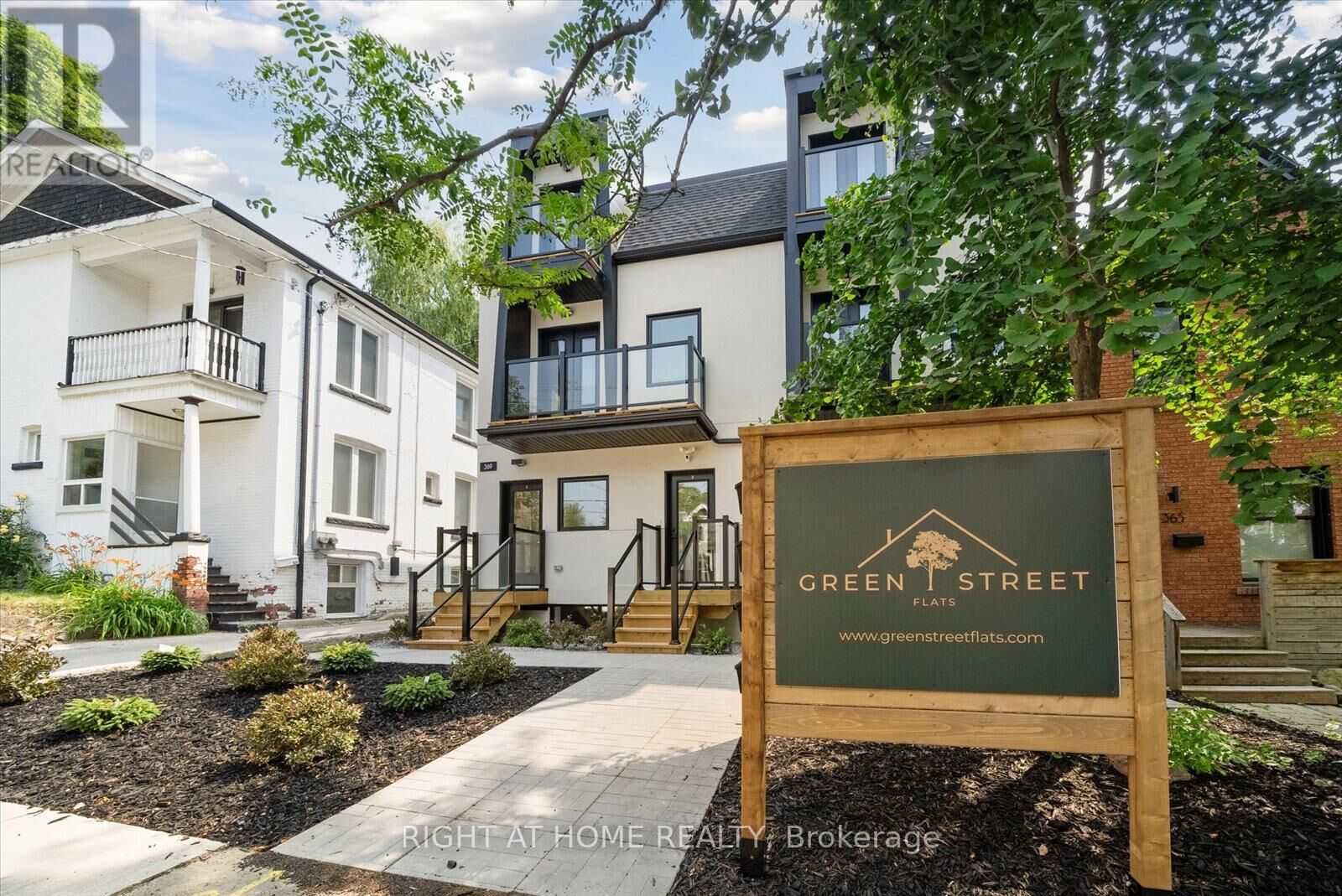 Property Photo:  367 Howland Avenue 2  ON M5R 3C1 