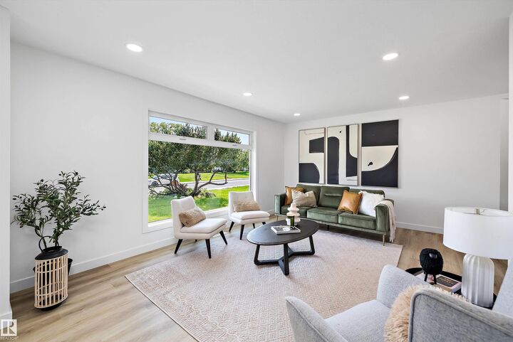 Property Photo: 7004 93 Avenue NW AB T6B 0W6