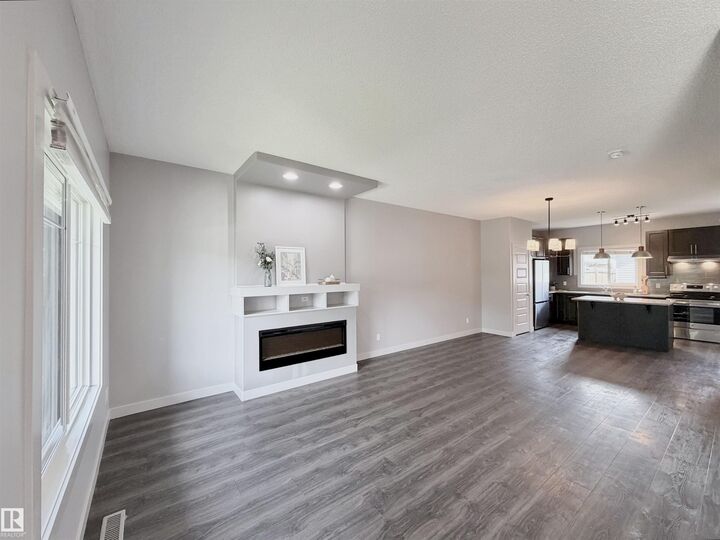 Property Photo: 6925 Cardinal Wynd SW AB T6W 2Y3