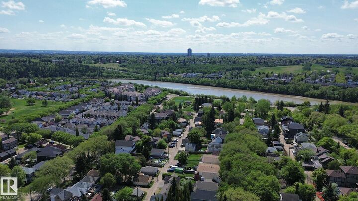Property Photo:  10173 93 Street NW  AB T5H 1W8 
