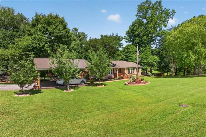 Property Photo: 40 Cricket Walk Drive GA 30175