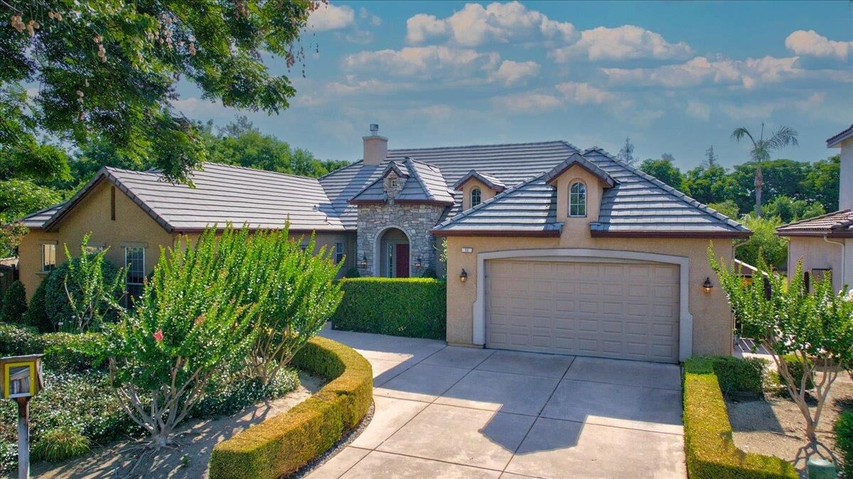Property Photo:  11 W Jordan Avenue  CA 93611 