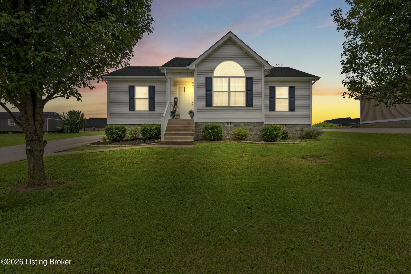 Property Photo:  112 Camellia Ave  KY 40004 