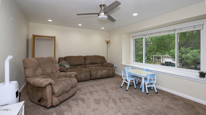 Property Photo:  212 10th Street NW  ND 58523 