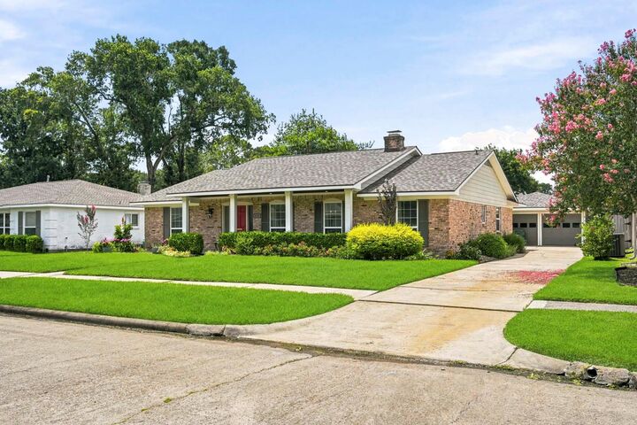 Property Photo: 6131 Yarwell Drive TX 77096