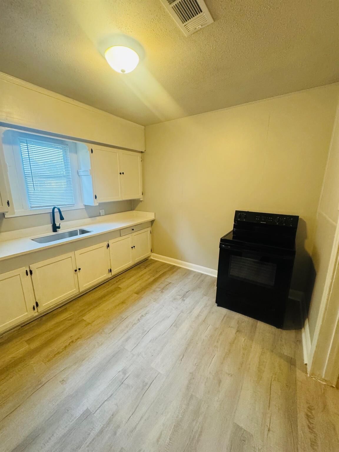 Property Photo: 2217 Rev Dr Ransom Howard Street TX 77640