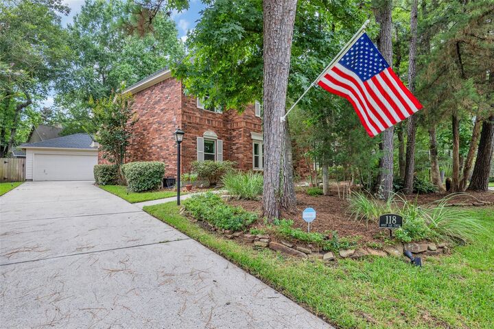 Property Photo: 118 Quiet Oak Circle TX 77381