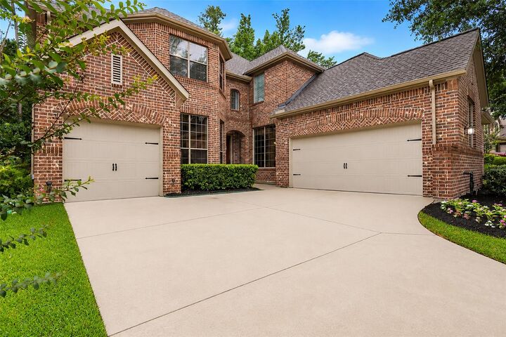 Property Photo: 107 N Almondell Circle TX 77354