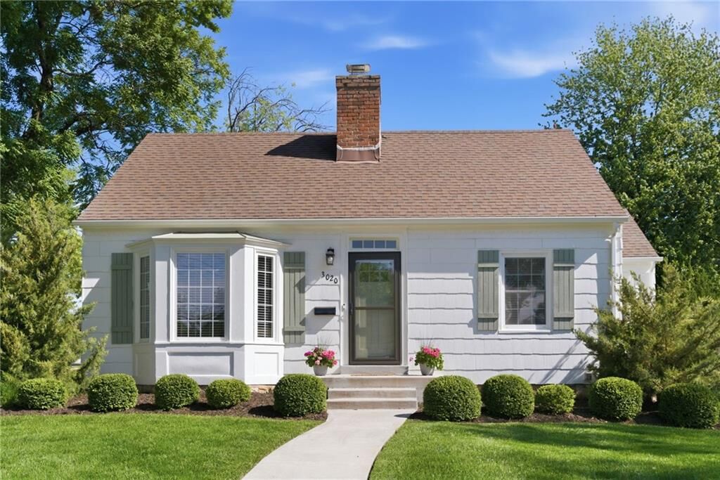 Property Photo: 3020 W 47th Terrace KS 66205