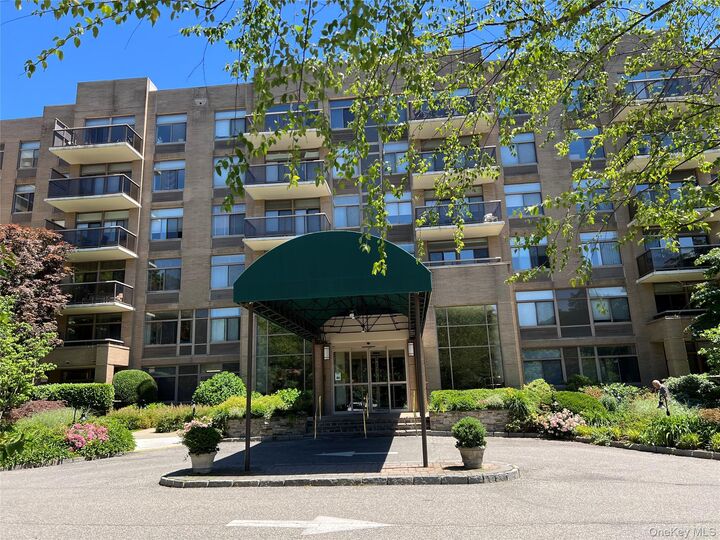 Property Photo: 35 N Chatsworth Avenue 1J NY 10538