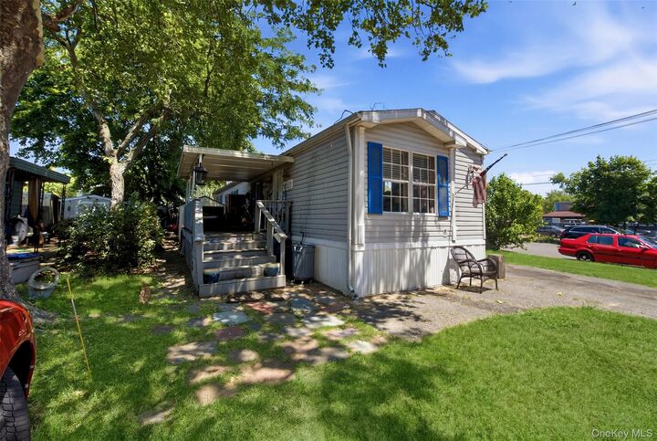 Property Photo: 1137 Unit 124 Lincoln Avenue NY 11741