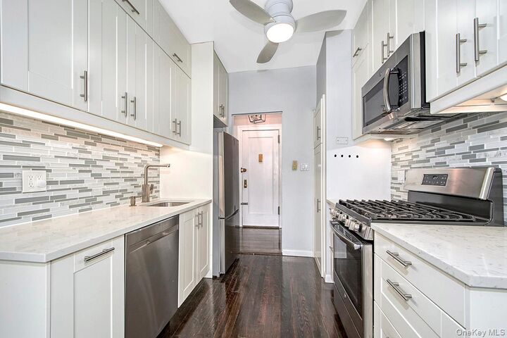 Property Photo:  472 Gramatan Avenue Dd3  NY 10552 