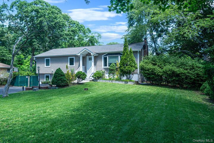 Property Photo:  7 Somerset Street  NY 11720 