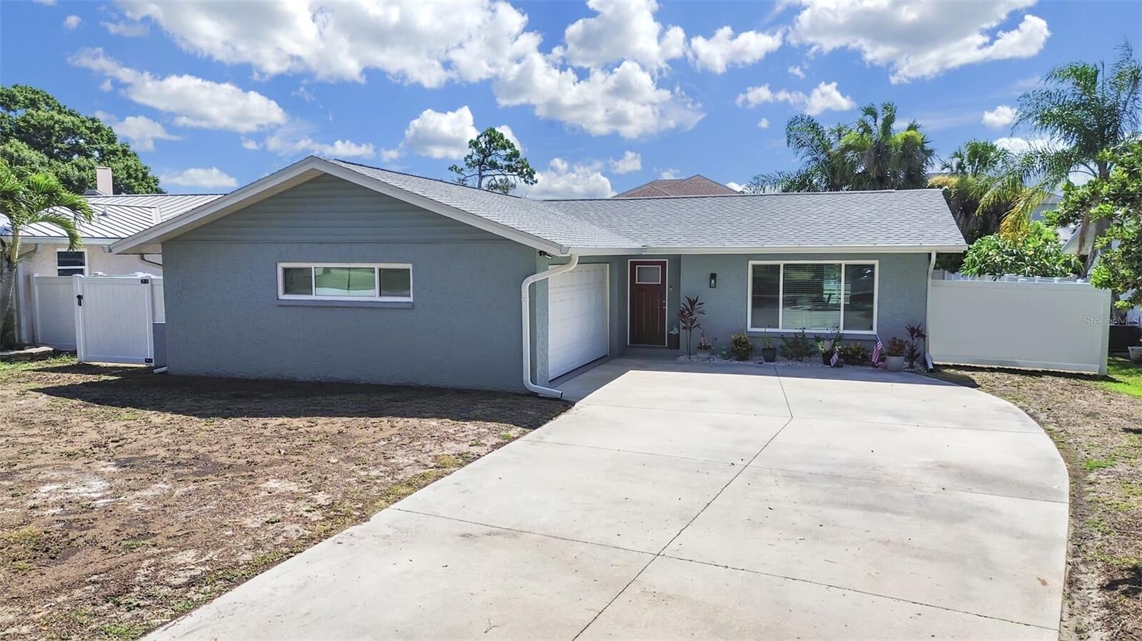 Property Photo: 1004 Peninsula Avenue FL 34689