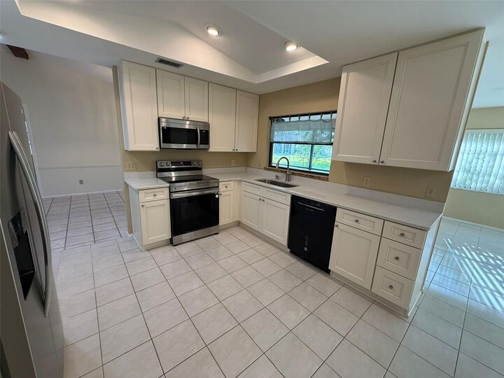 Property Photo: 4270 Ascot Drive FL 34291