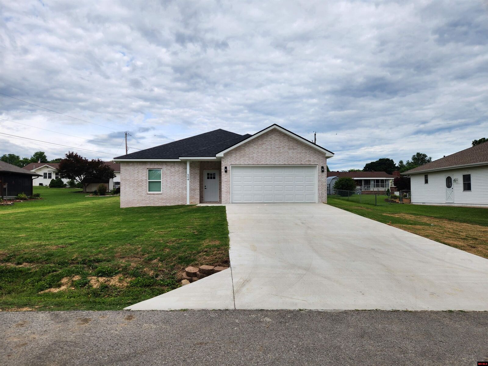 Property Photo:  504 Bluemont Avenue  AR 72653 