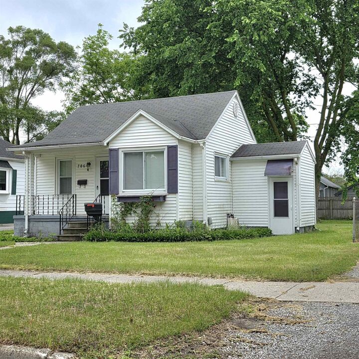 Property Photo: 706 Oak Street MI 48732