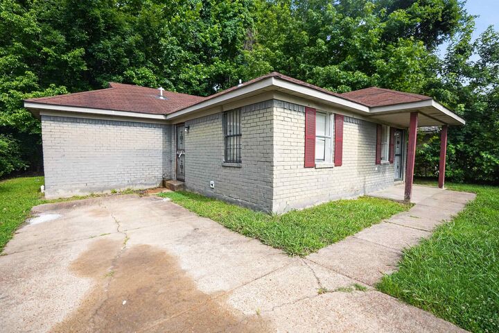 Property Photo:  3795 Black Forrest Dr  TN 38128 