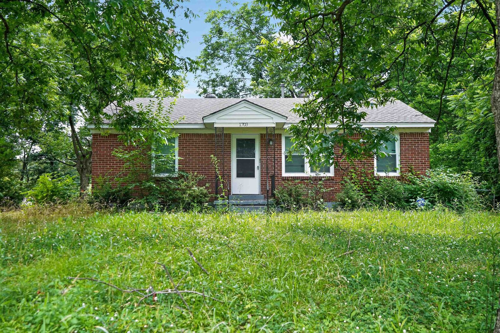 Property Photo: 1703 Corning Ave TN 38127