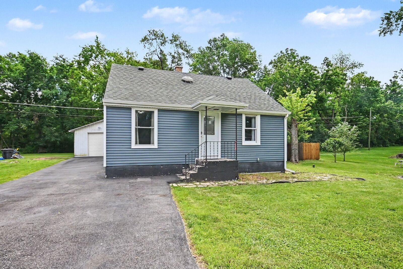 Property Photo:  1100 Deephaven Drive  IL 60432 