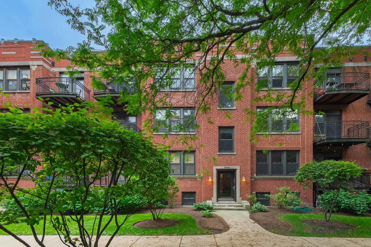 Property Photo:  5913 N Paulina Street 2E  IL 60660 