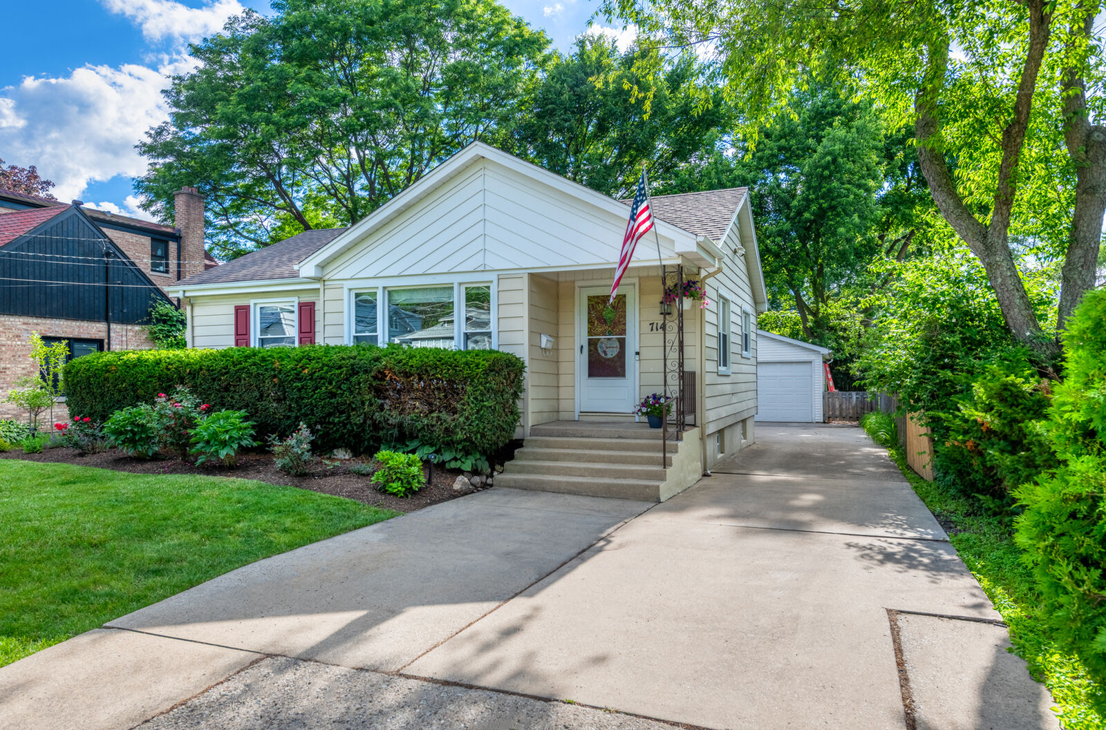 Property Photo:  714 Chestnut Street  IL 60015 