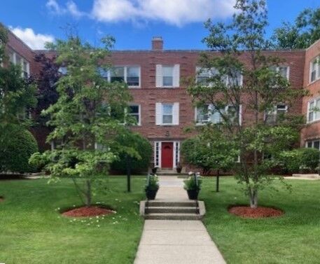 Property Photo:  800 Oakton Street 2  IL 60202 
