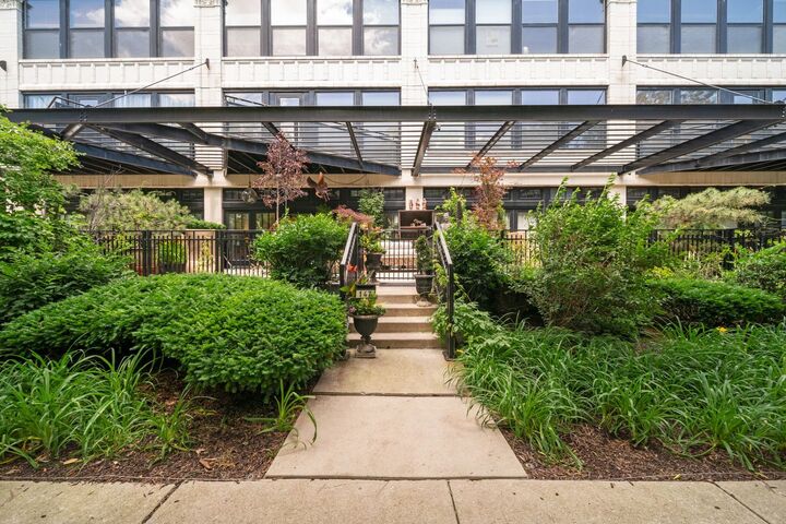 Property Photo: 1070 W 15th Street 147 IL 60608