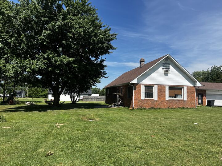 Property Photo:  10585 N Il Highway 142 Highway  IL 62864 