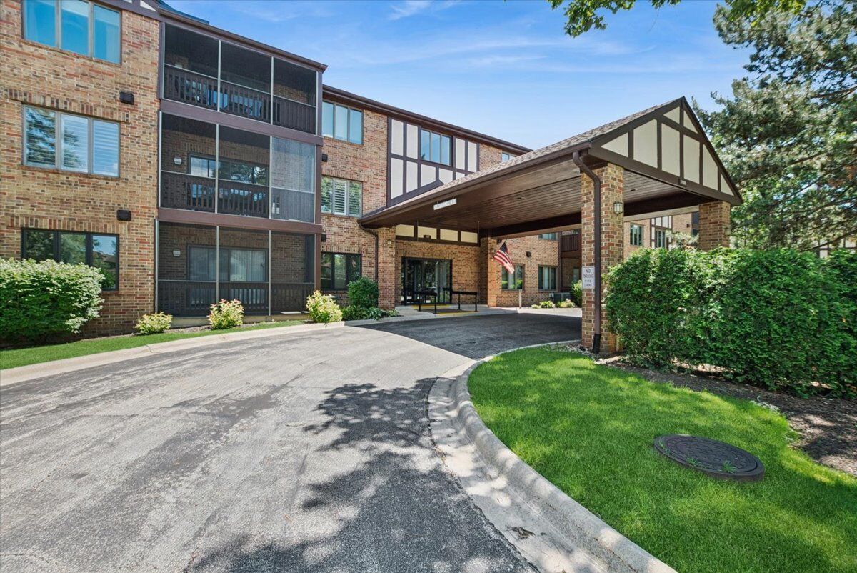 Property Photo: 7800 W Foresthill Lane W 108 IL 60463