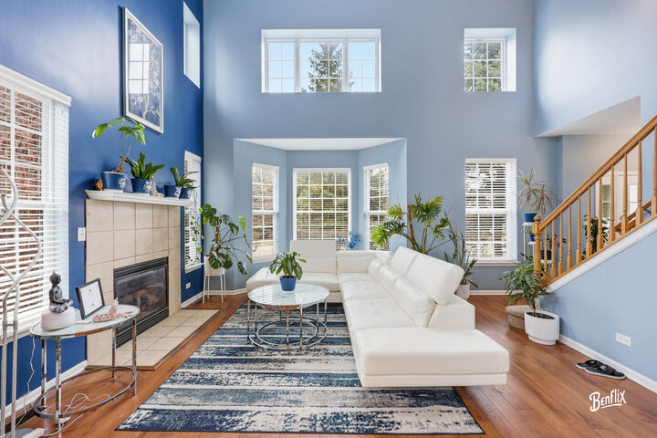 Property Photo: 384 W Pointe Drive IL 60061