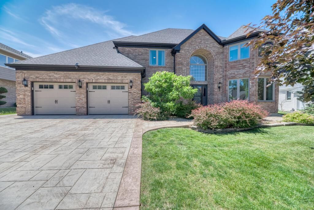 Property Photo:  10 Founders Pointe  IL 60108 