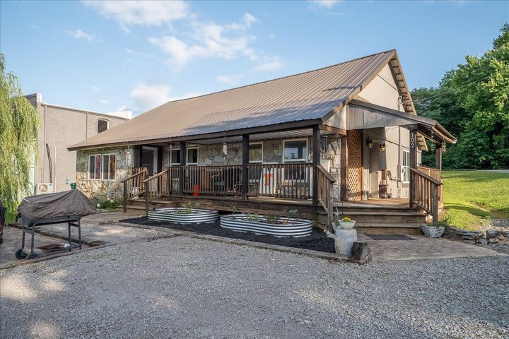 Property Photo:  102 Church St  TN 37144 