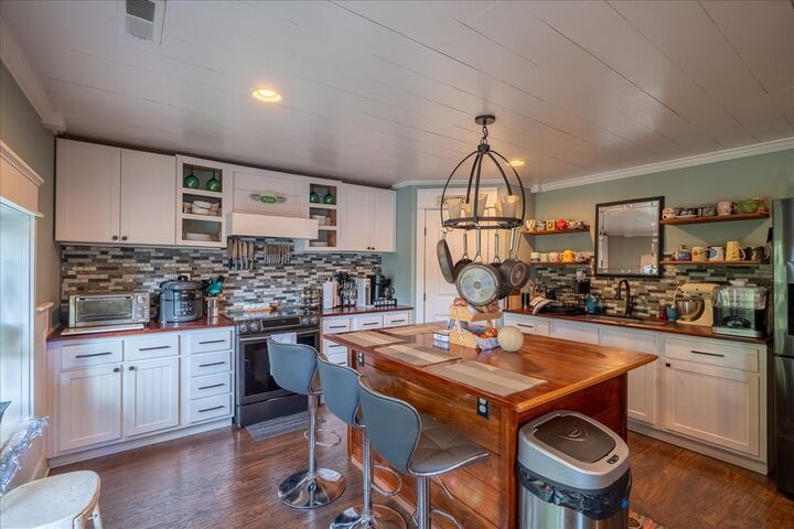 Property Photo: 102 Church St TN 37144