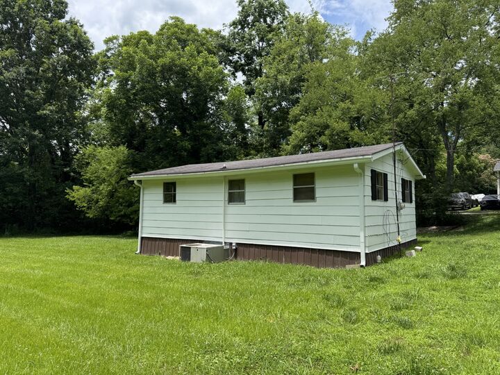 Property Photo: 107 Coffey St TN 37183