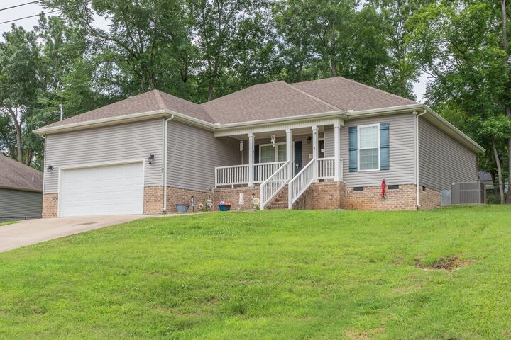 Property Photo:  107 Doak St  TN 37160 
