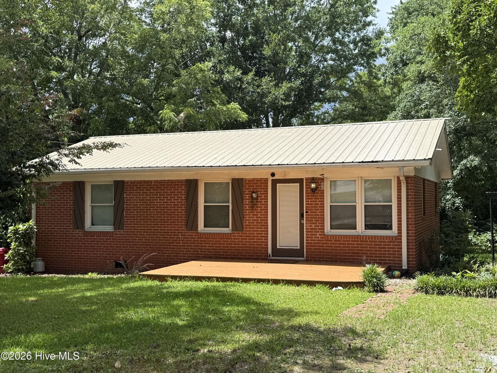 Property Photo: 121 Almar Street GA 30668