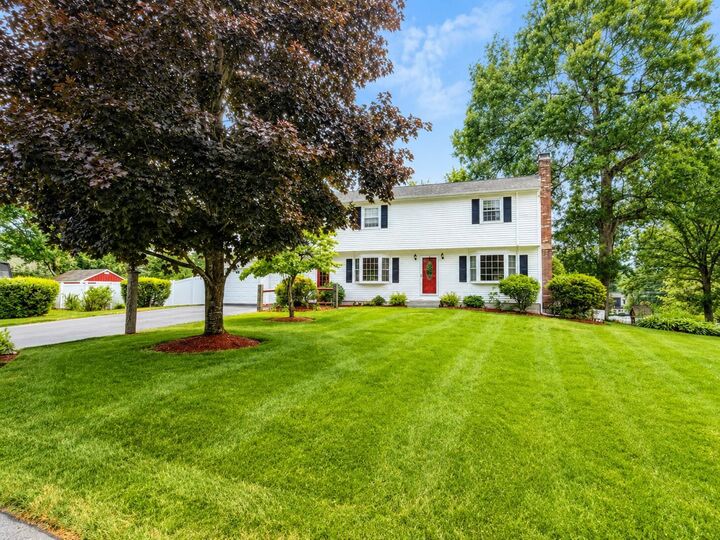 Property Photo:  1 Valleyview Drive  NH 03054 