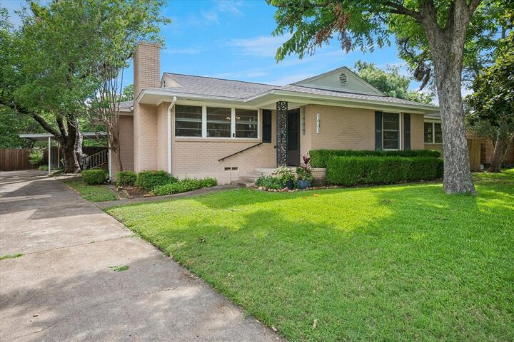 Property Photo: 1631 Macmanus Drive TX 75228