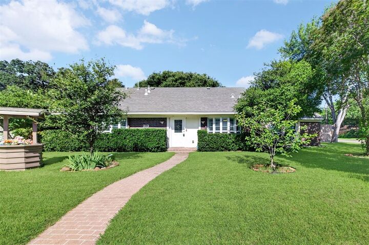 Property Photo: 313 King Richard Street TX 75061