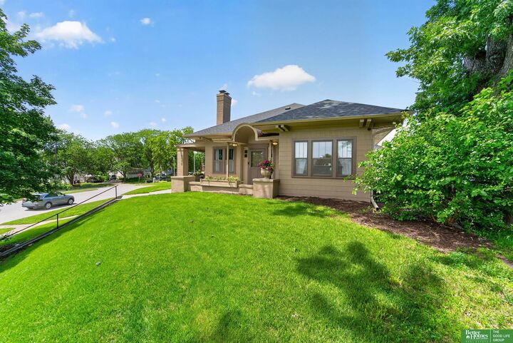 Property Photo: 2370 Fontenelle Boulevard NE 68104