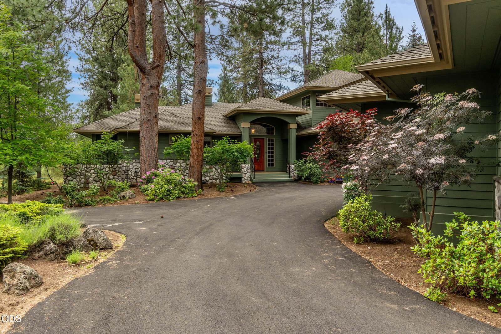 Property Photo: 60621 Golf Village Loop OR 97702
