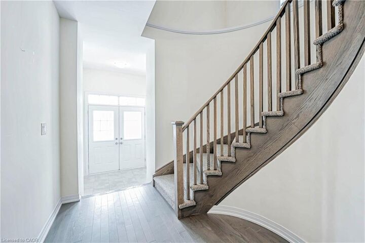 Property Photo:  201 Dingman Street  ON N0G 1A0 