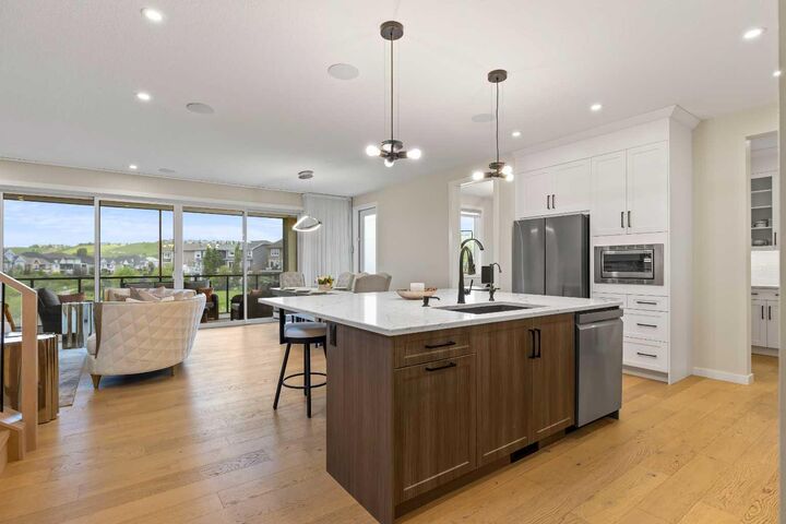 Property Photo:  1104 Cranbrook Gardens SE  AB T3M 3L3 