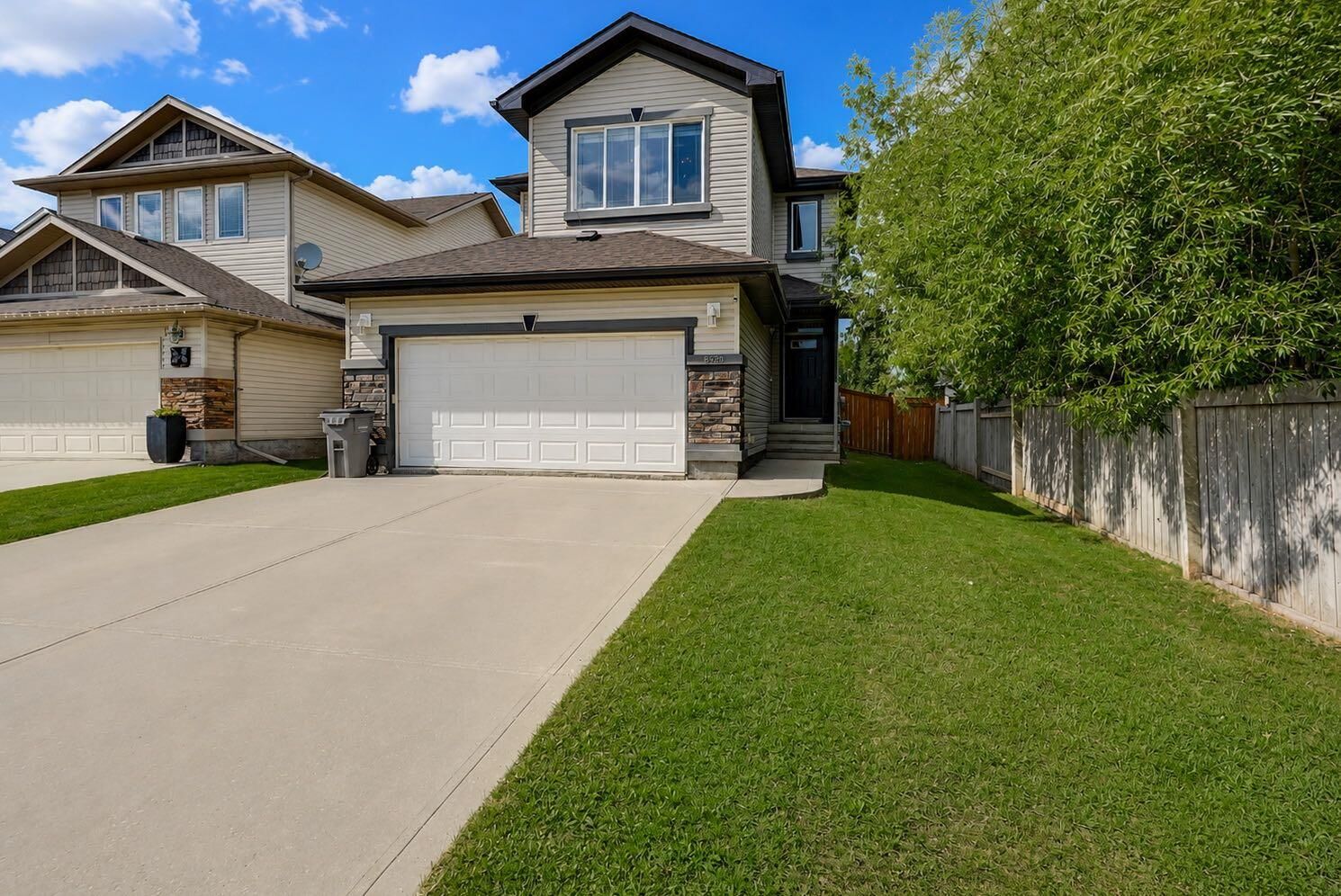 Property Photo:  8522 102 Avenue  AB T8X 0B5 