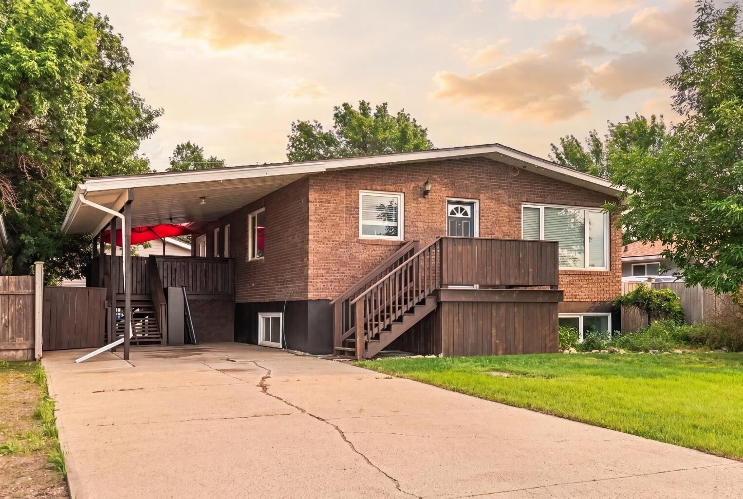Property Photo:  1017 19A Avenue  AB T1M 1A6 