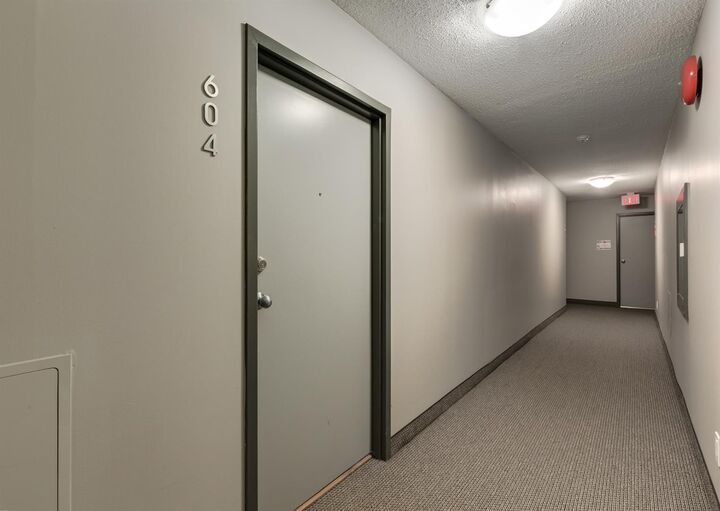 Property Photo: 1335 12 Avenue SW 604 AB T3C 3P7