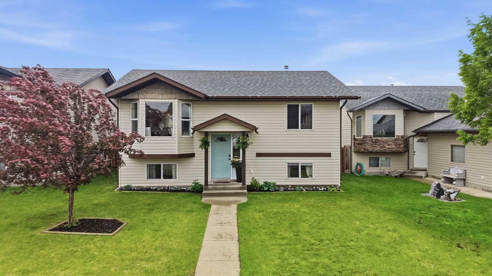 Property Photo:  4929 Westbrooke Road  AB T4M 0L1 
