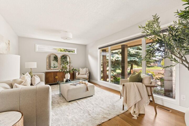 127 Parkglen Crescent SE — photo 1