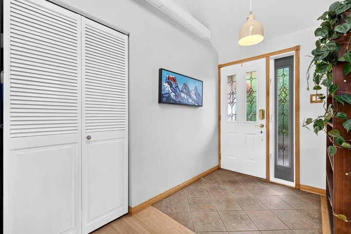 Property Photo:  4911 43 Street SW  AB T3E 3R2 